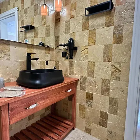 Aden Boutique Hotel *