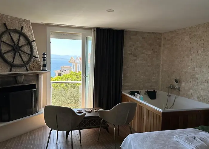 Aden Boutique Çeşme