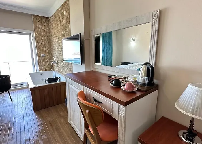 Aden Boutique Çeşme