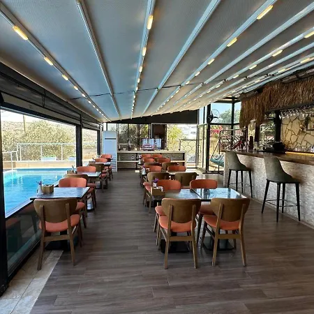 מלון Aden Boutique 4*