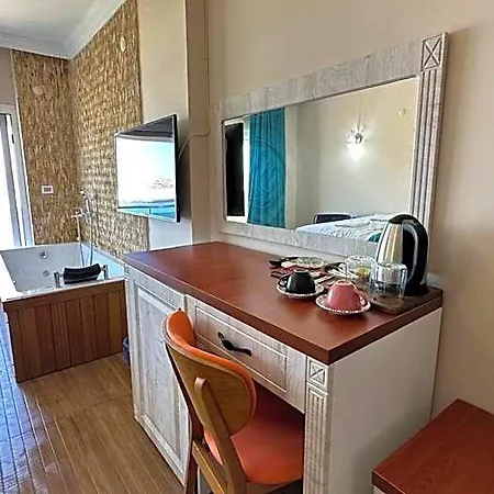 Aden Boutique Çeşme